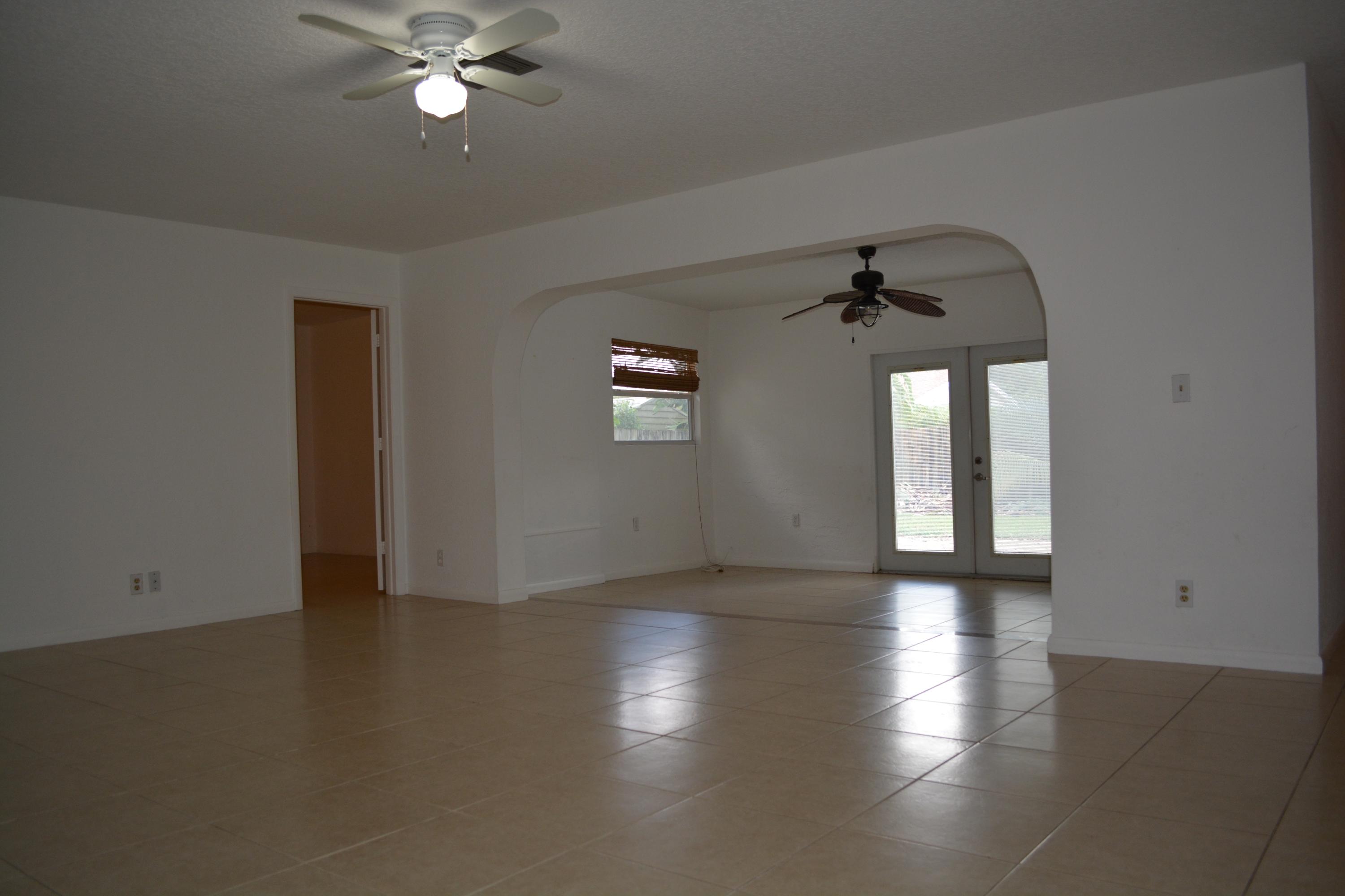 1741 Southwest 10th Street Boca Raton, FL 33486 - Photo 6 of 16 DSC_0007