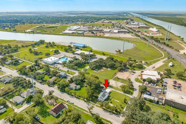 $260,000 | 919 North Avenue A, Freeport, TX 77541