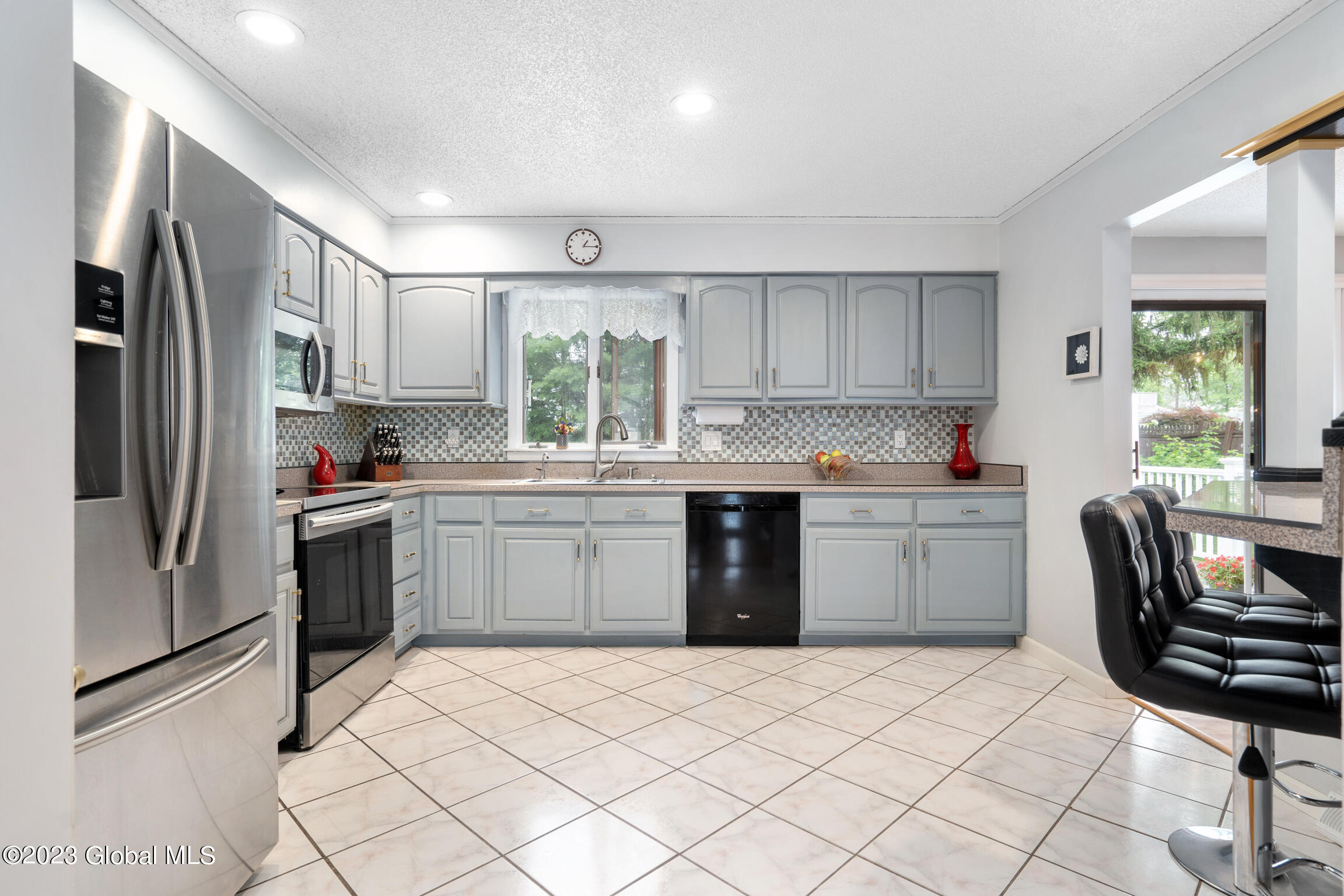 61 Alpine Drive Colonie, NY 12110 - Photo 13 of 40 61 Alpine Dr-28