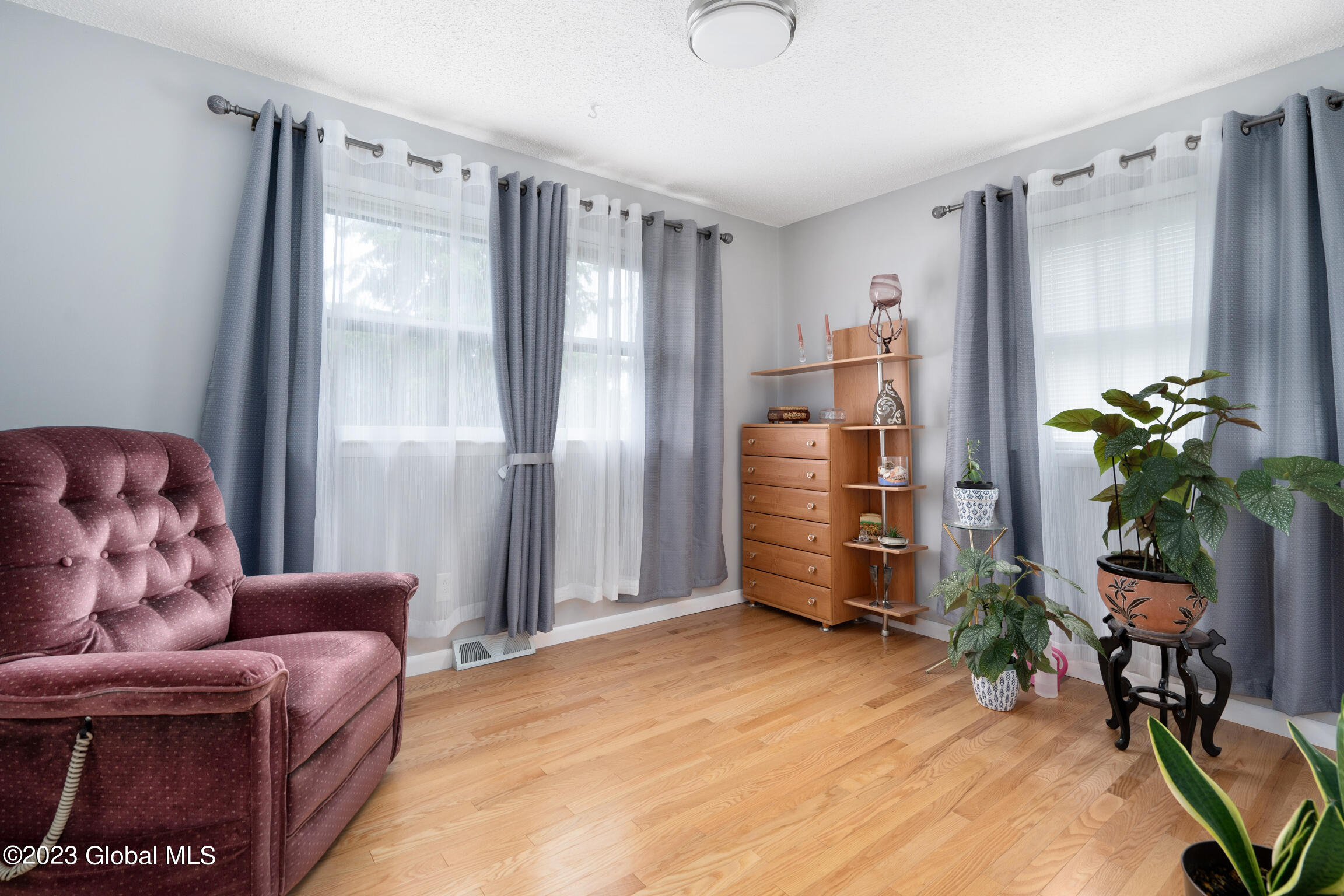 61 Alpine Drive Colonie, NY 12110 - Photo 16 of 40 61 Alpine Dr-31