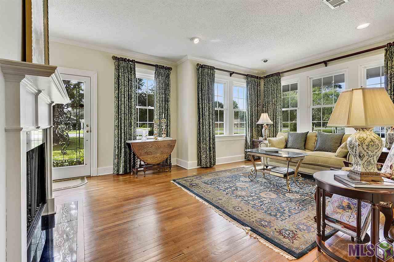 7213 Government Street Baton Rouge, LA 70806 - Photo 9 of 24 Living Room & Entry
