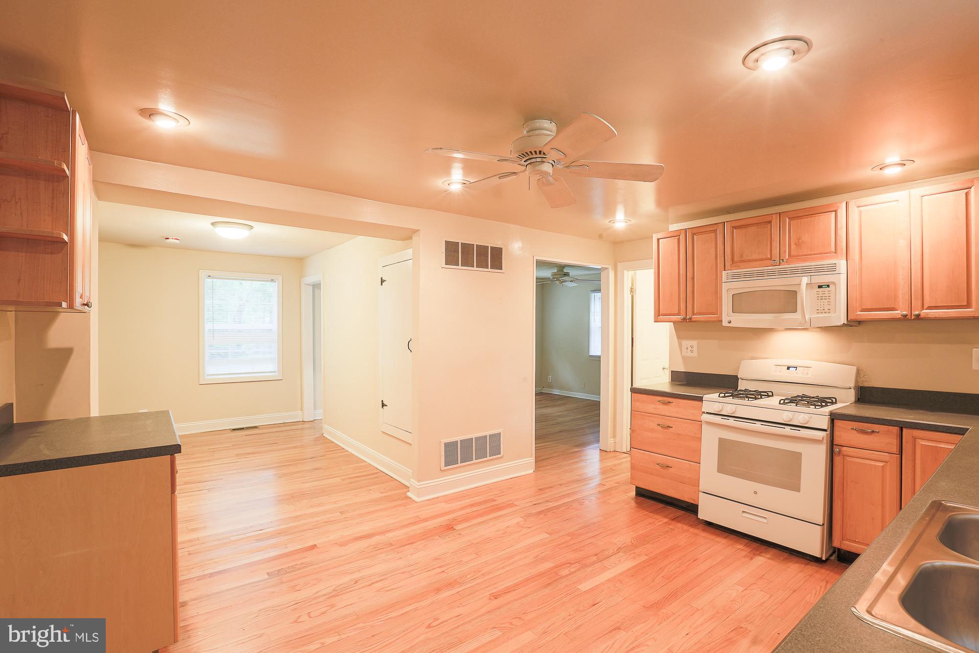 183 Ryan Road Pasadena, MD 21122 - Photo 11 of 42 Kitchen
