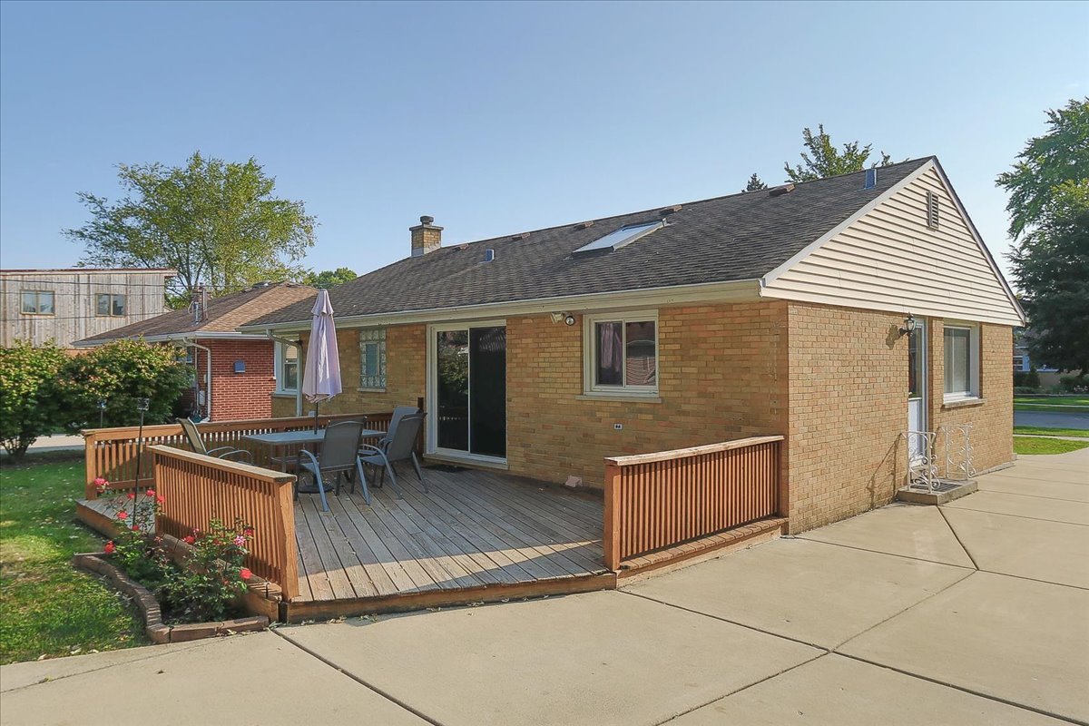 20 North Westgate Road Des Plaines, IL 60016 - Photo 2 of 29 Gallery Image 2