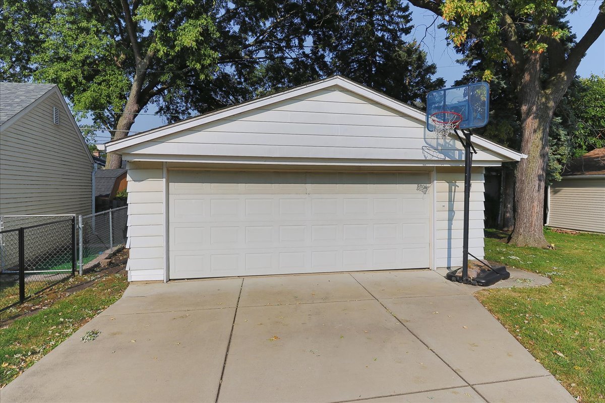 20 North Westgate Road Des Plaines, IL 60016 - Photo 3 of 29 Gallery Image 3