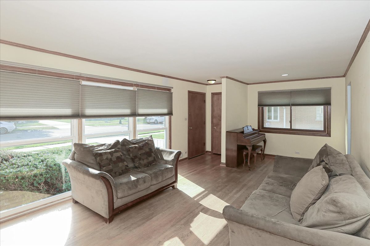 20 North Westgate Road Des Plaines, IL 60016 - Photo 6 of 29 Gallery Image 6