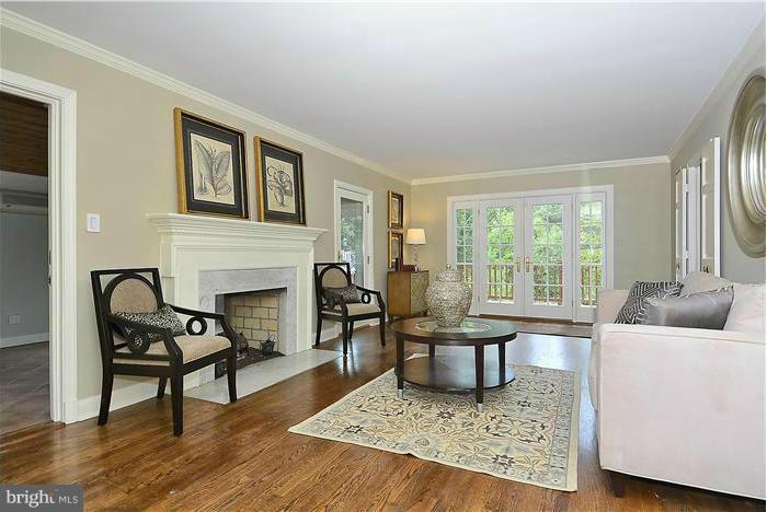 3 Pinehurst Circle Chevy Chase, MD 20815 - Photo 2 of 22 Living Room