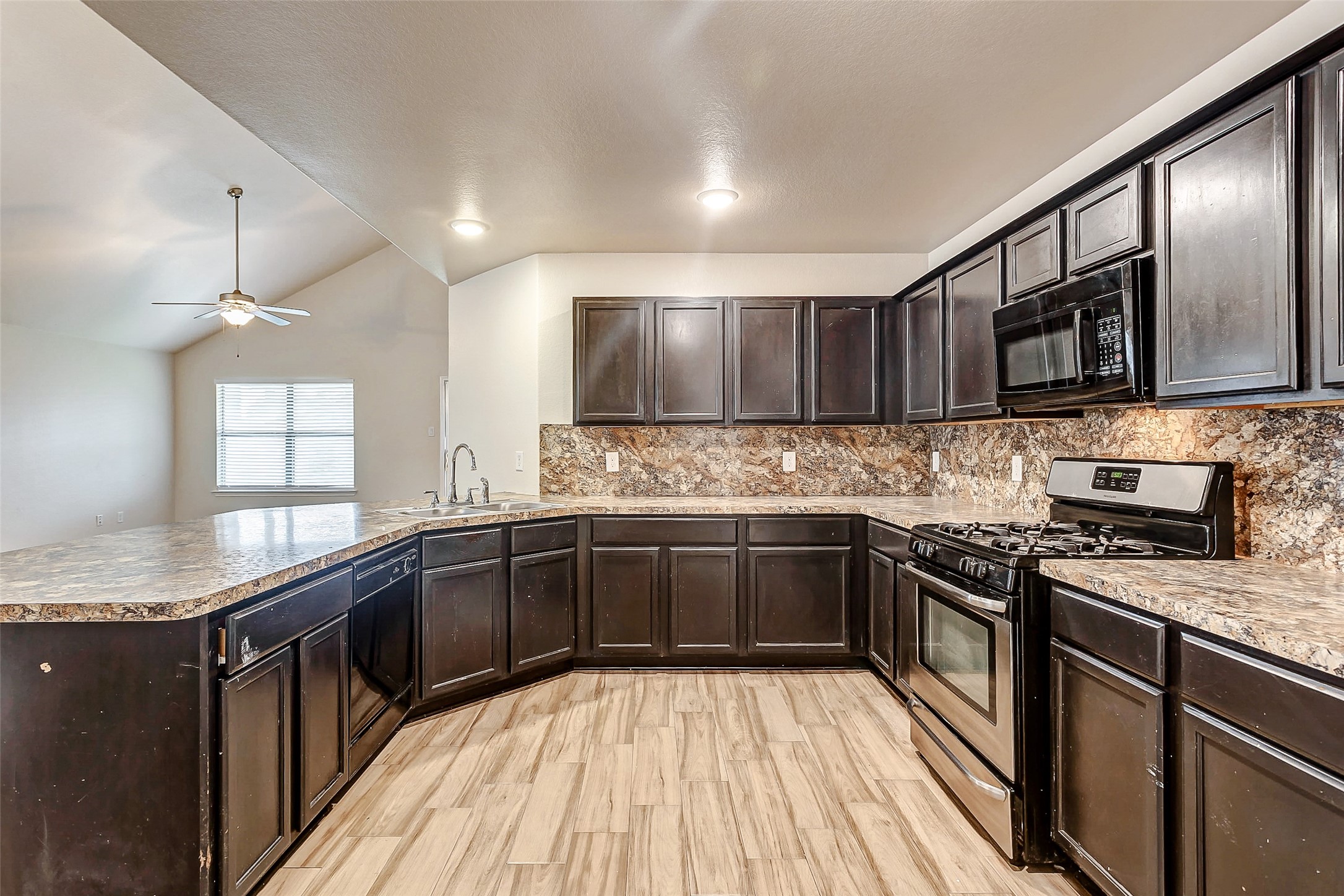 1355 Lariat Rdg Trail Houston, TX 77049 - Photo 12 of 27