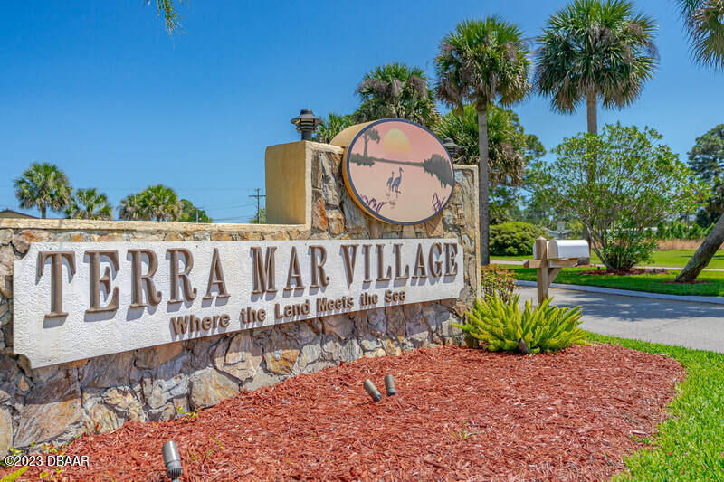 4332 Cedar Way Edgewater, FL 32141 - Photo 4 of 25 a view of a house with wooden fence