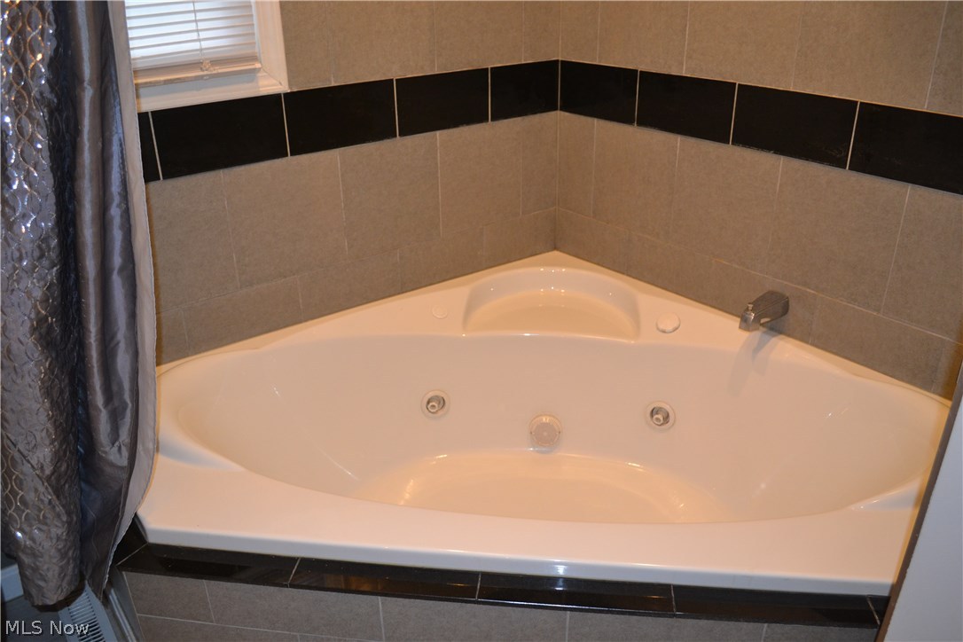 2230 Demington Avenue Northwest Canton, OH 44708 - Photo 15 of 24