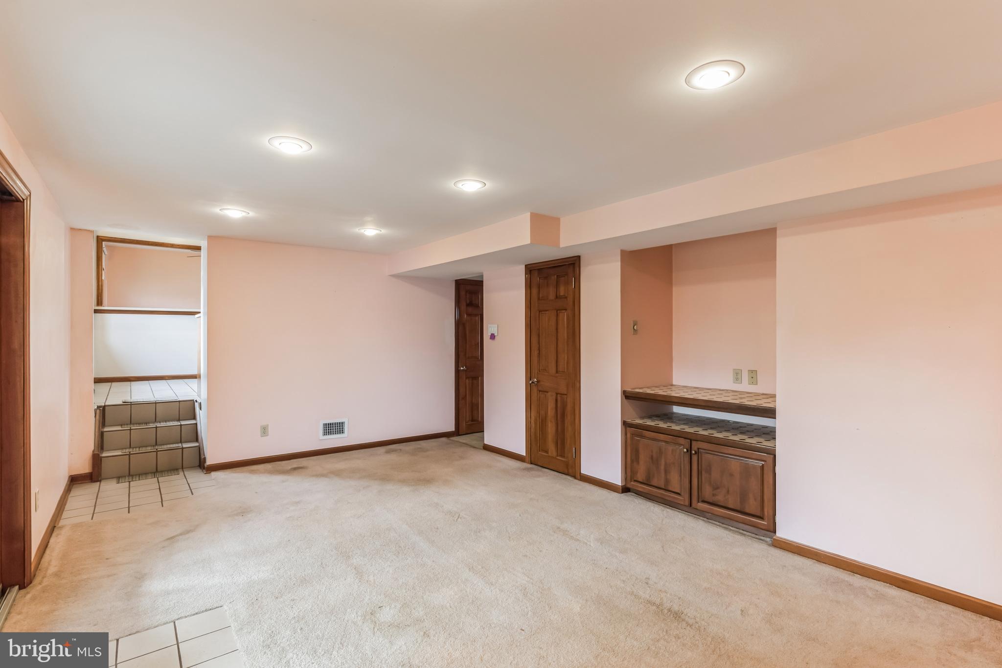 9733 Beacon Road Philadelphia, PA 19115 - Photo 11 of 35