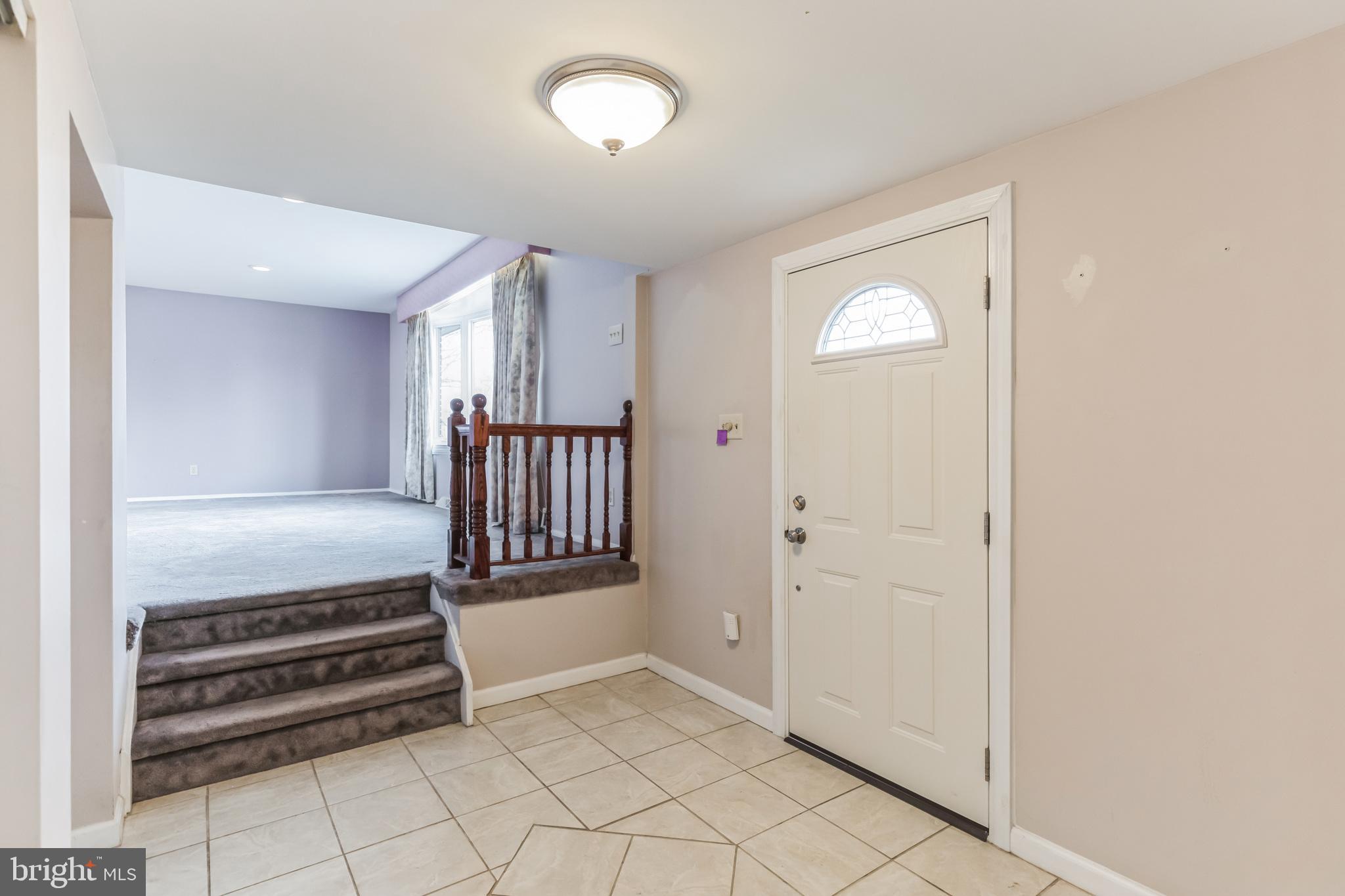 9733 Beacon Road Philadelphia, PA 19115 - Photo 3 of 35