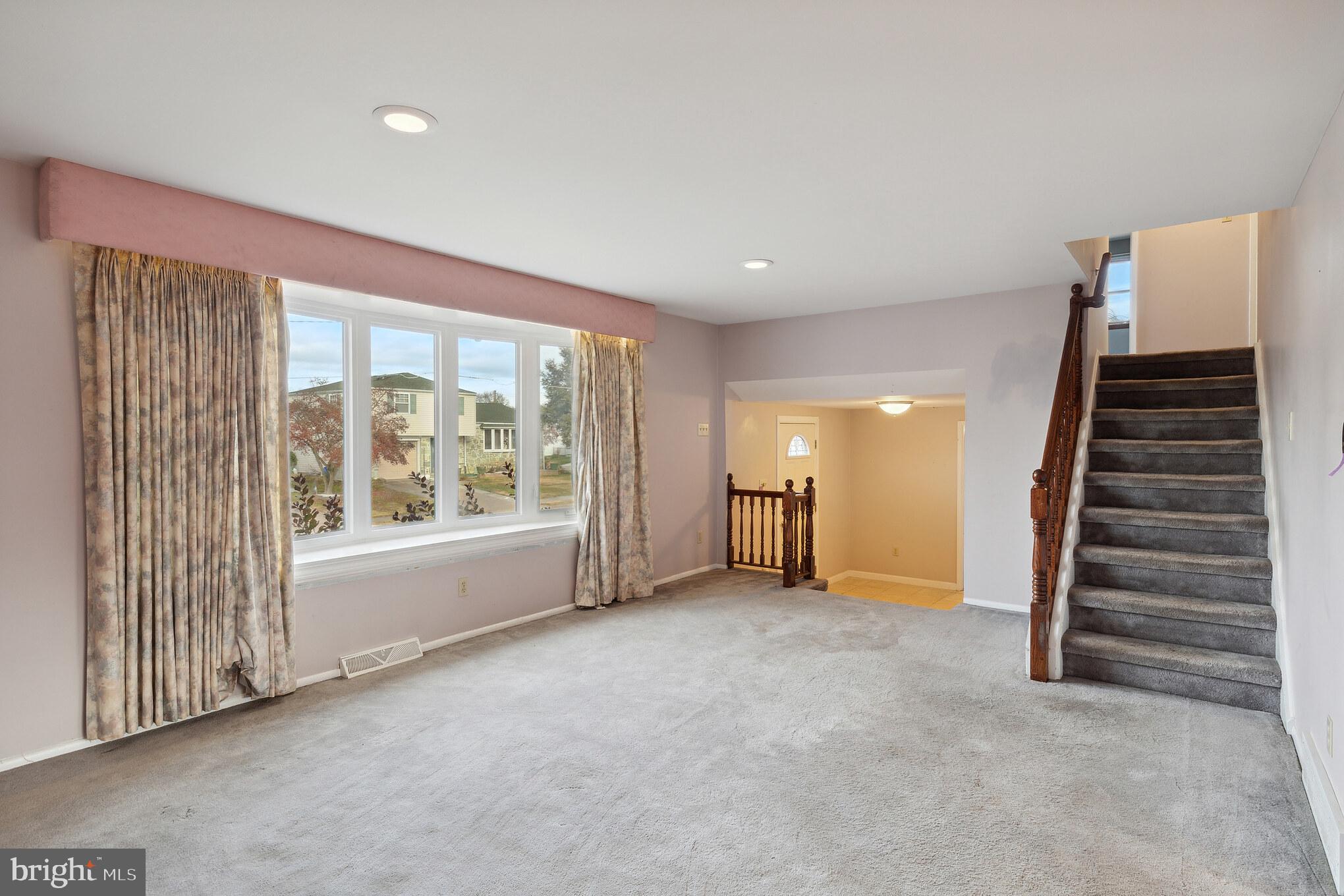 9733 Beacon Road Philadelphia, PA 19115 - Photo 5 of 35