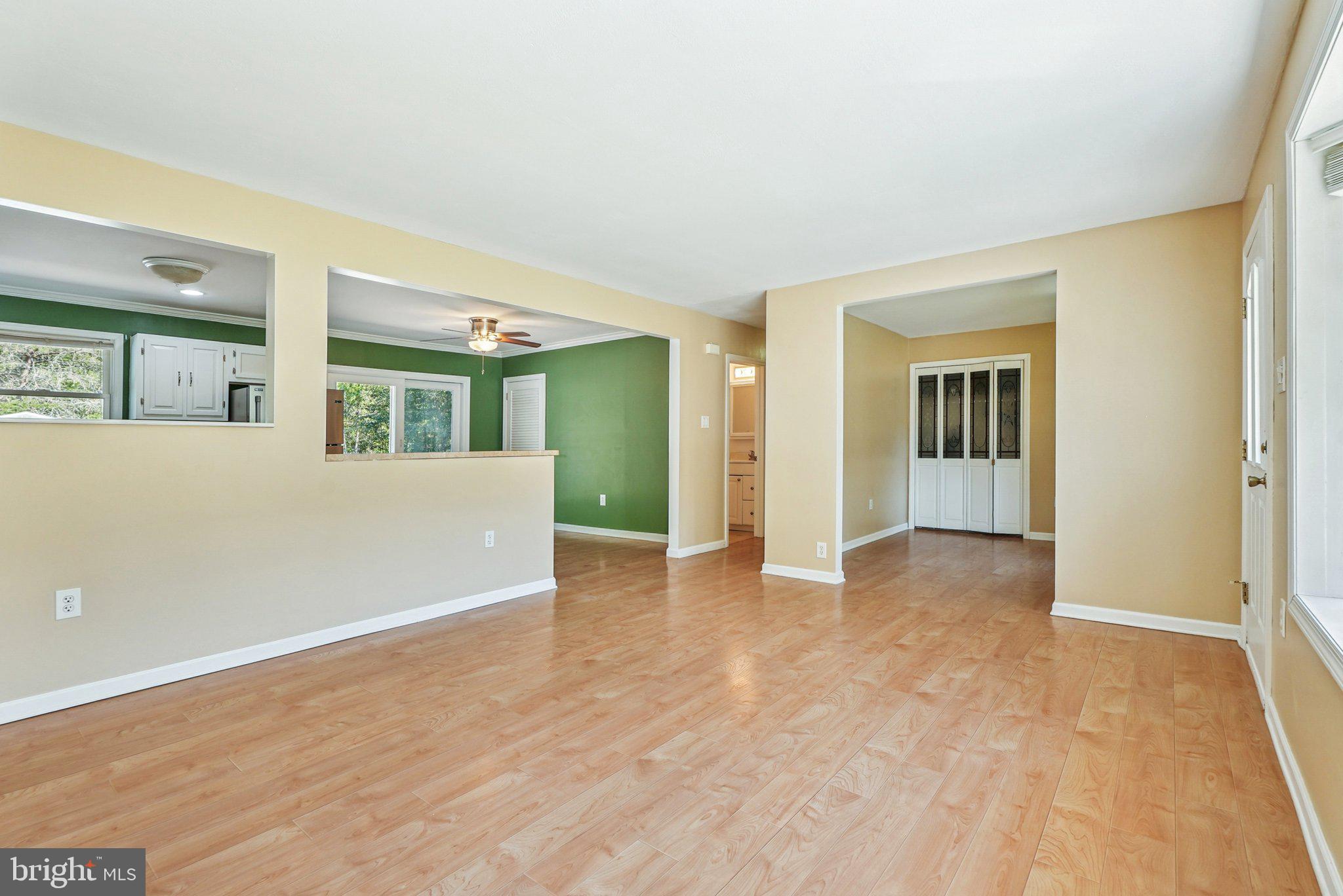 5322 Highway 49 Millville, NJ 08332 - Photo 11 of 46 Living Room