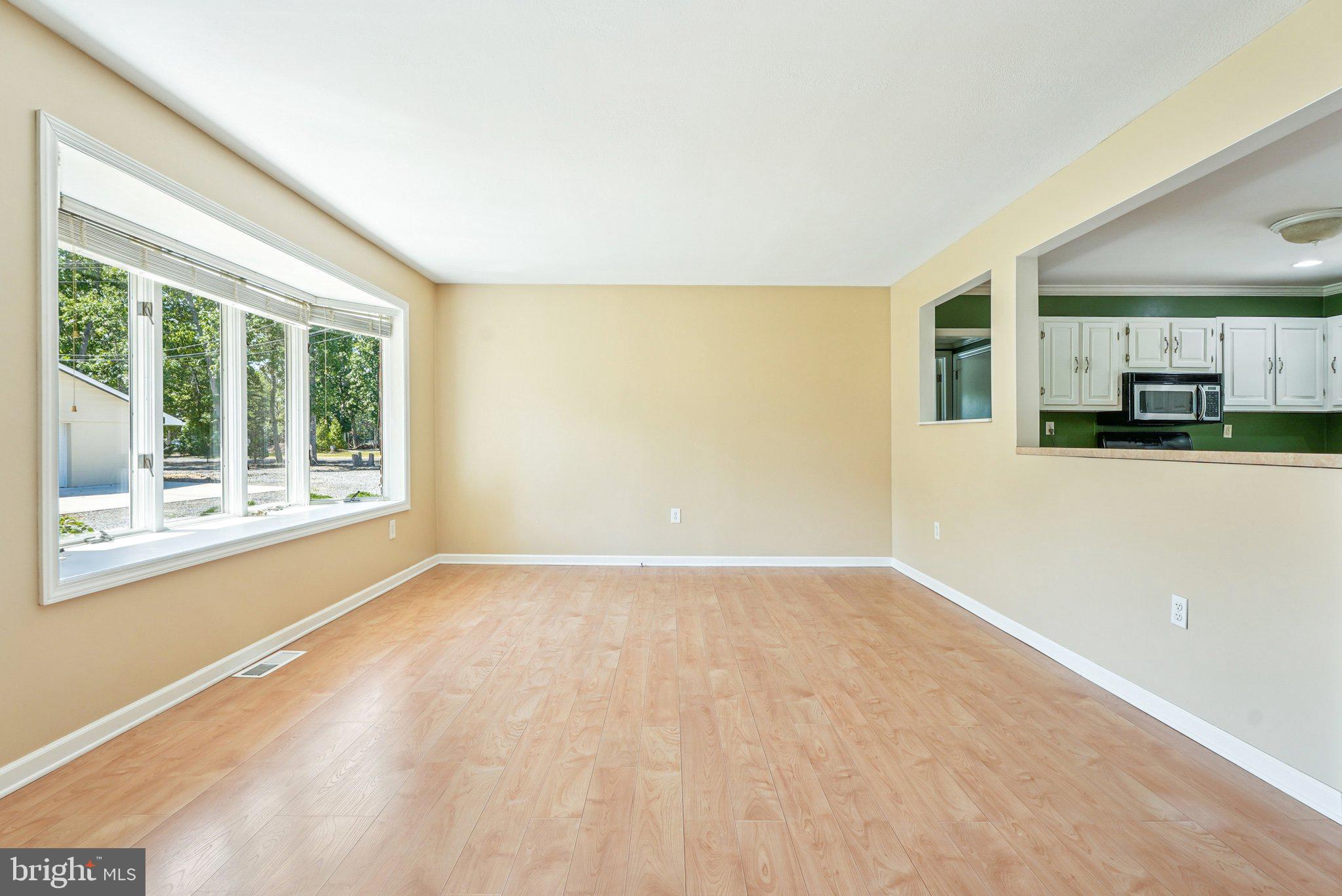 5322 Highway 49 Millville, NJ 08332 - Photo 12 of 46 Living Room