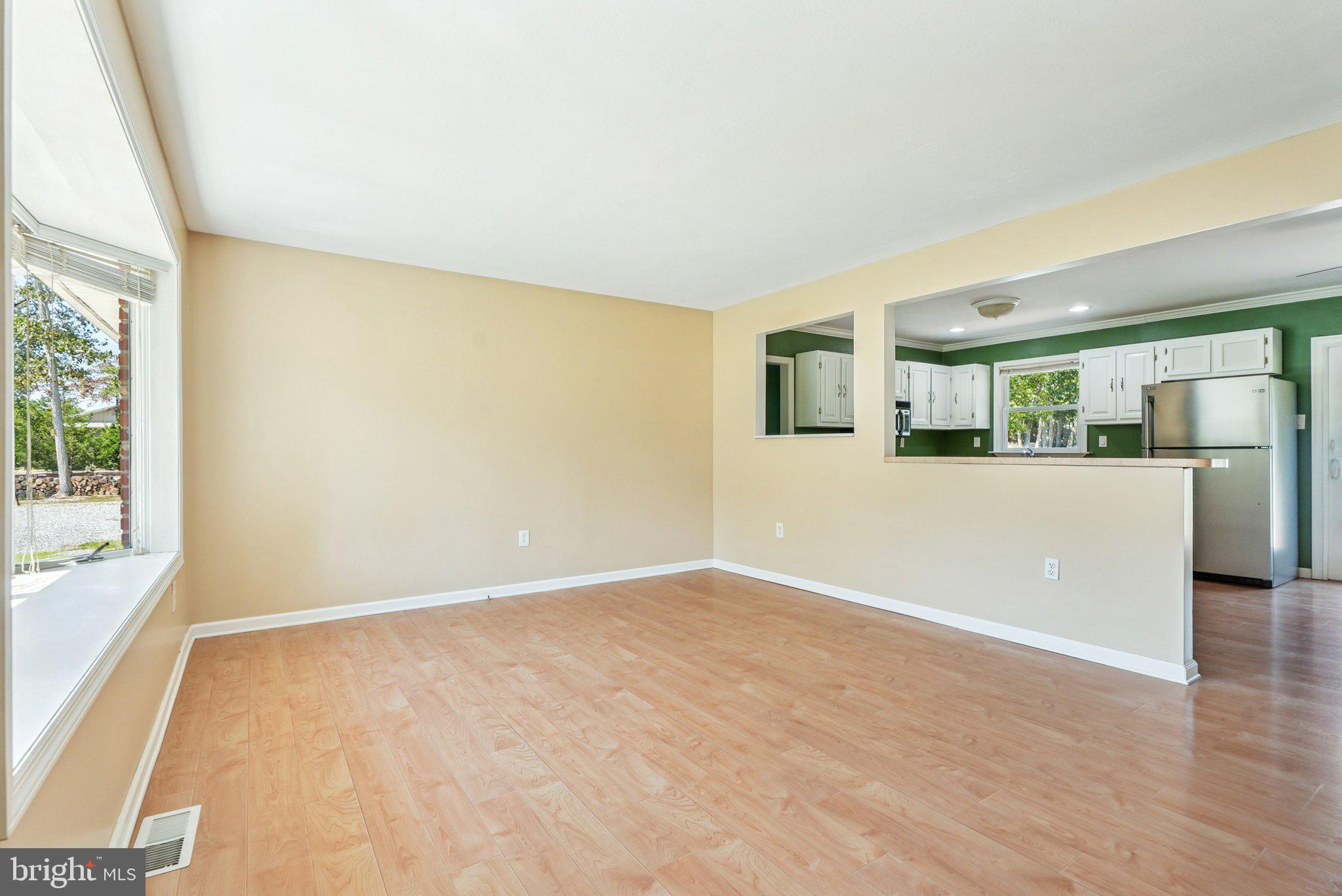5322 Highway 49 Millville, NJ 08332 - Photo 10 of 46 Living Room