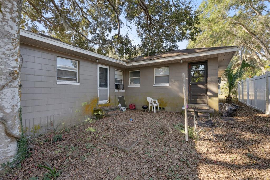420 Euclid Avenue, Unit 1 Leesburg, FL 34748 - Photo 16 of 18 a backyard of a house with table and chairs