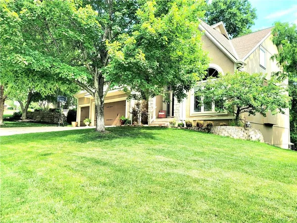 $599,000 | 14712 West 70th Street, Shawnee, KS 66217