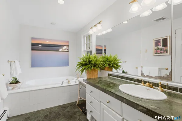 $3,195,000 | 19 Blueberry Lane, Darien, CT 06820