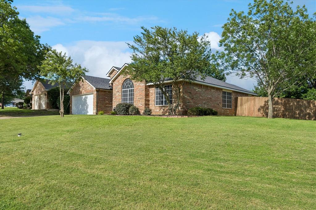 1701 Fern Drive Mansfield, TX 76063 - Photo 2 of 25
