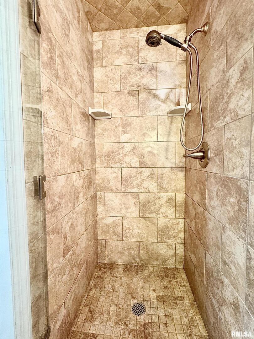 9879 Steel City Road Benton, IL 62812 - Photo 42 of 60 a bathroom with a shower