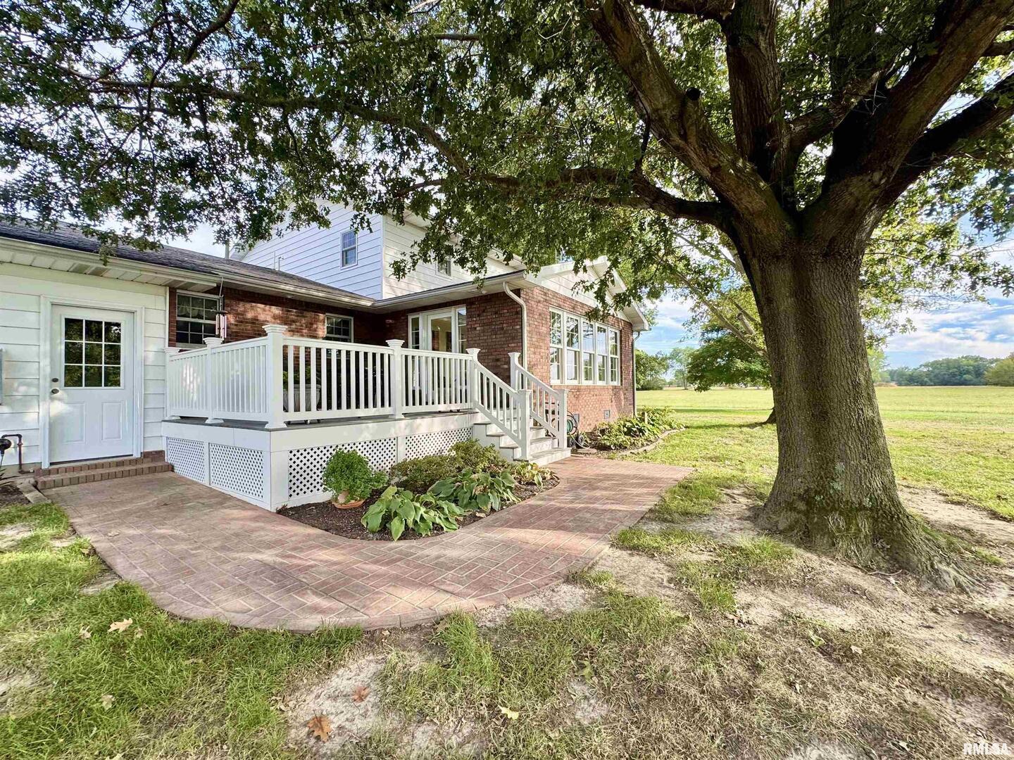 9879 Steel City Road Benton, IL 62812 - Photo 7 of 60 a front view of a house with garden