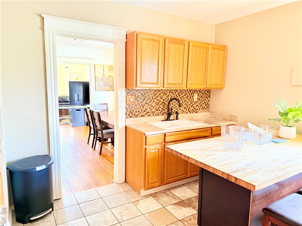 948 Monroe Avenue Rochester, NY 14620 - Photo 10 of 18