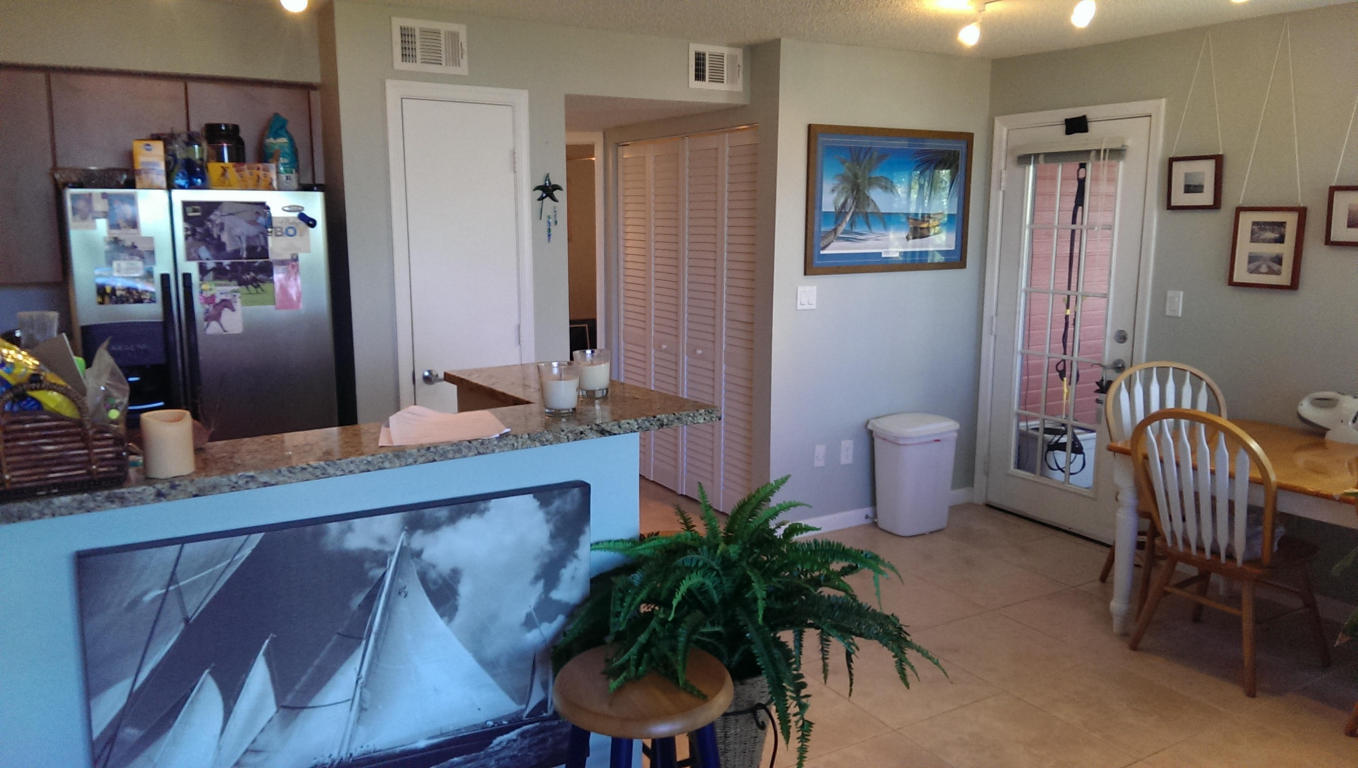 1385 Crystal Way, Unit P Delray Beach, FL 33444 - Photo 3 of 10 3