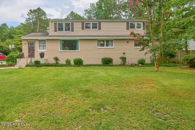 $521,000 | 825 North Saylor Street, Southern Pines, NC 28387
