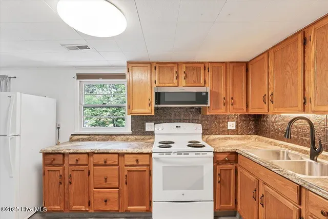 $521,000 | 825 North Saylor Street, Southern Pines, NC 28387