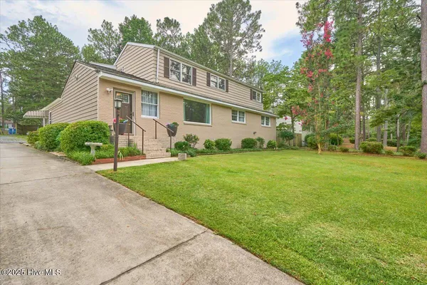 $515,000 | 825 North Saylor Street, Southern Pines, NC 28387