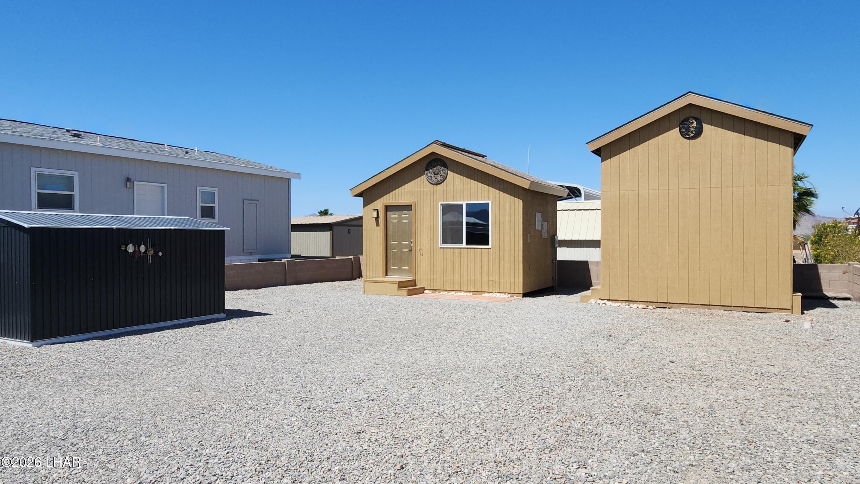 30 North Juniper Road Quartzsite, AZ 85346 - Photo 12 of 26 a view of house with yard and kitchen