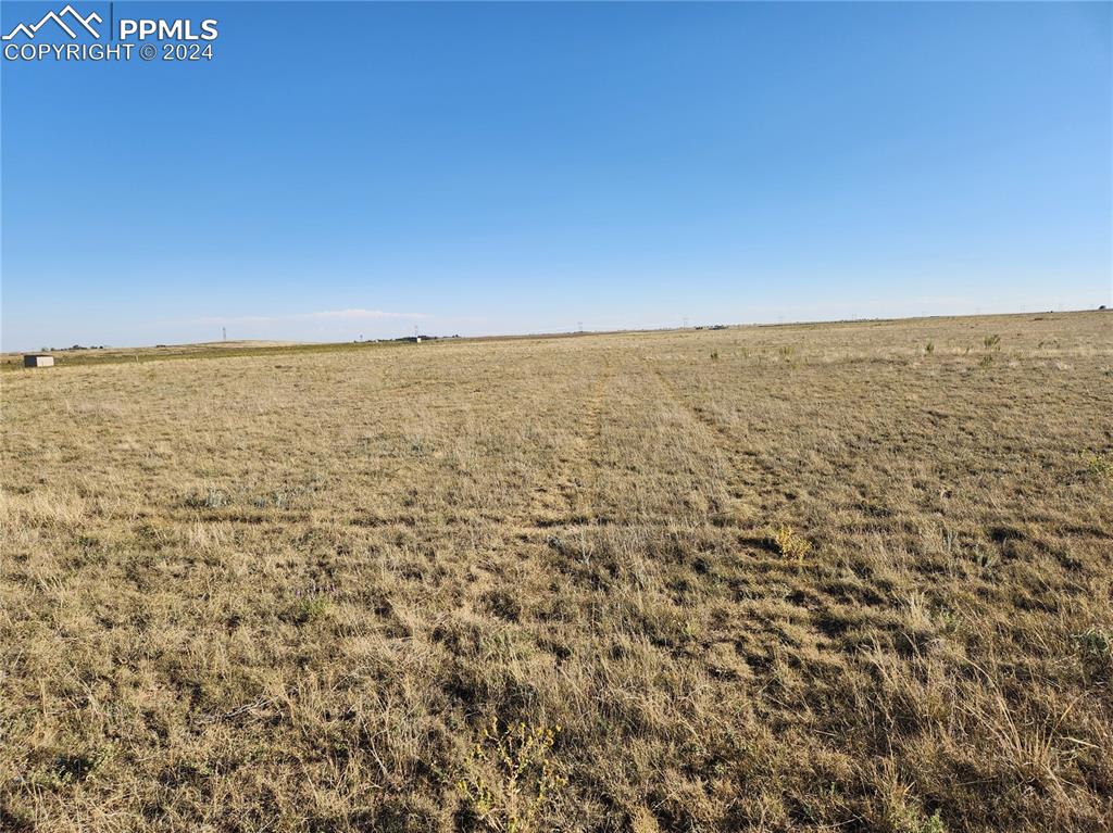 8070 Berridge Road Calhan, CO 80808 - Photo 4 of 6 an empty room with an ocean