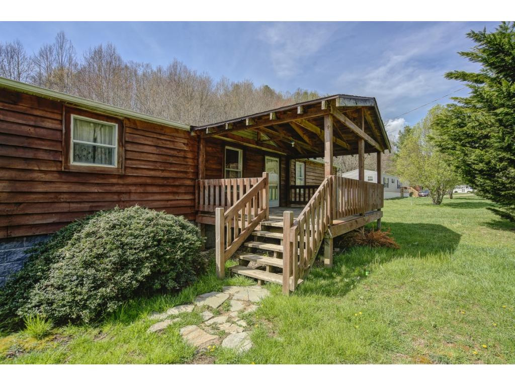 727 Fairview Road Hampton, TN 37658 - Photo 3 of 25 Photo 3