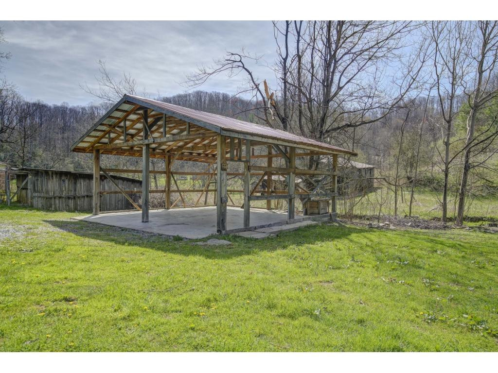 727 Fairview Road Hampton, TN 37658 - Photo 4 of 25 Photo 4