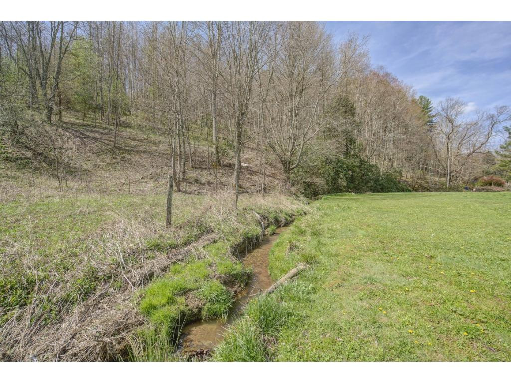 727 Fairview Road Hampton, TN 37658 - Photo 5 of 25 Photo 5