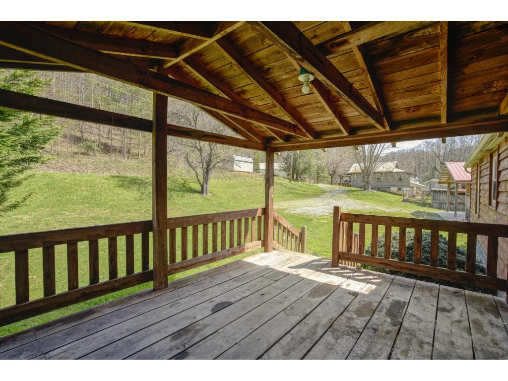 727 Fairview Road Hampton, TN 37658 - Photo 7 of 25 Photo 7