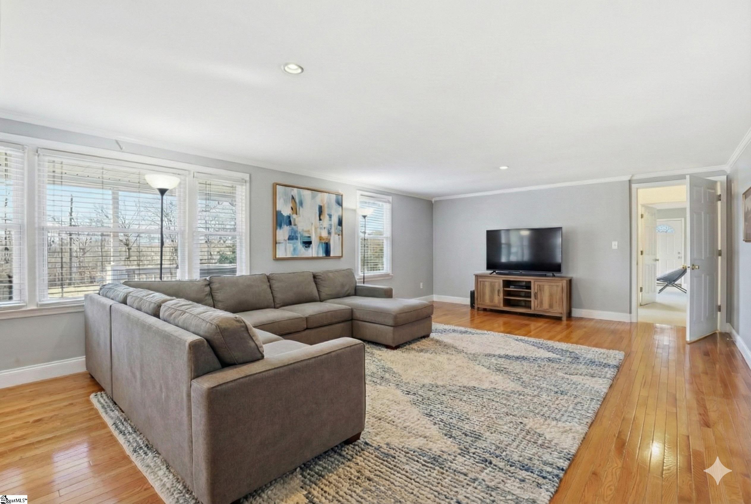 609 Roe Road Greenville, SC 29611 - Photo 2 of 35