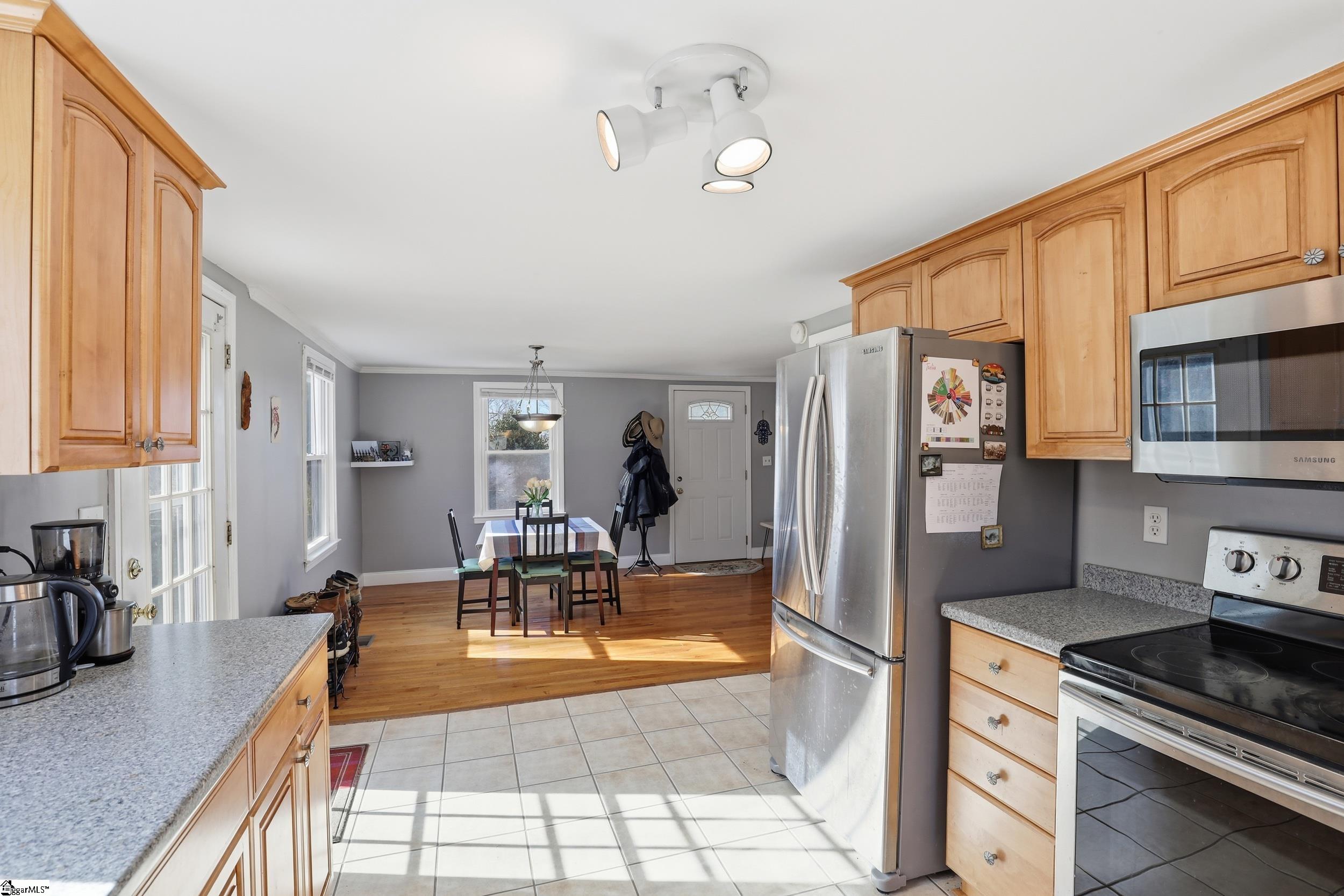 609 Roe Road Greenville, SC 29611 - Photo 7 of 35