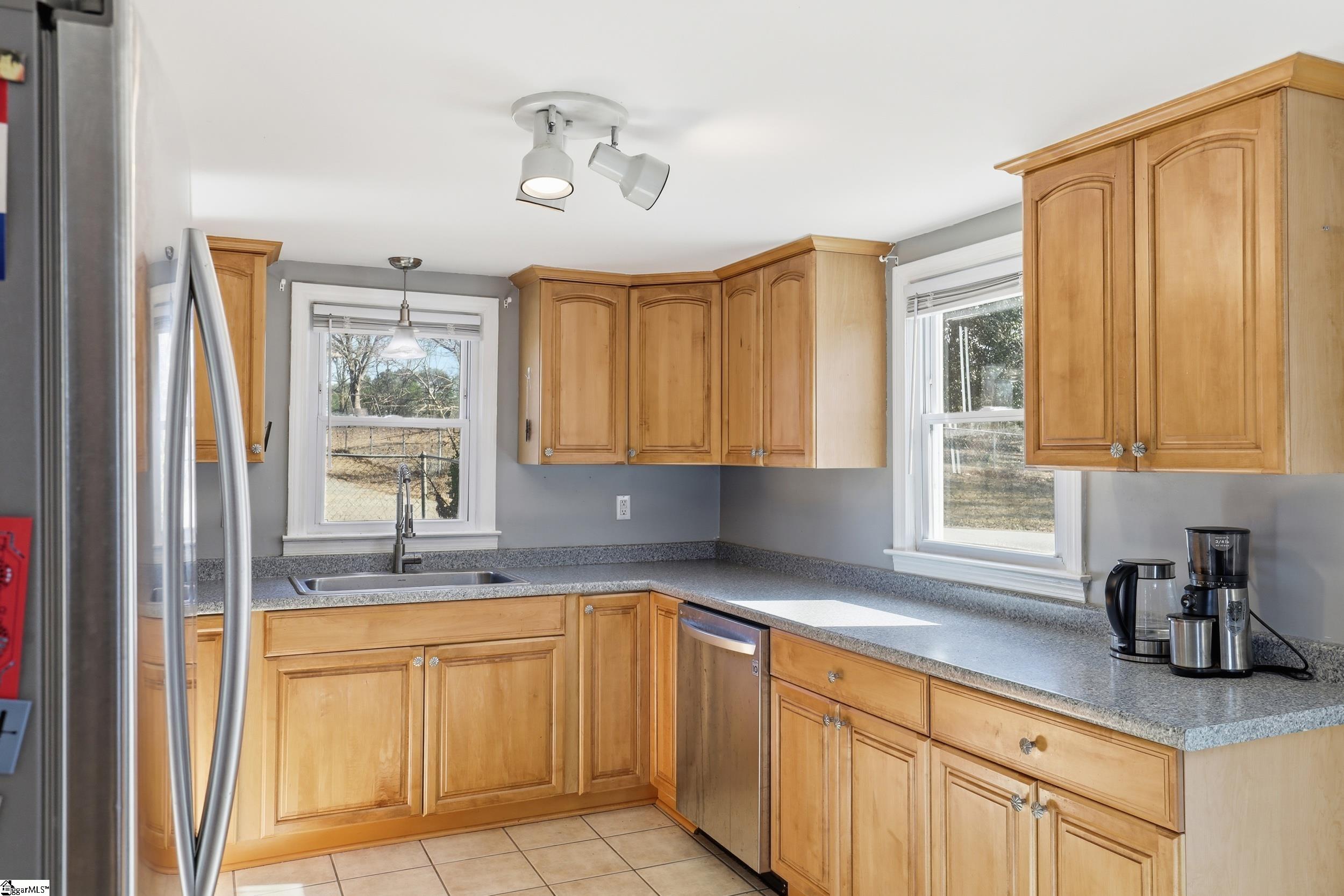 609 Roe Road Greenville, SC 29611 - Photo 8 of 35