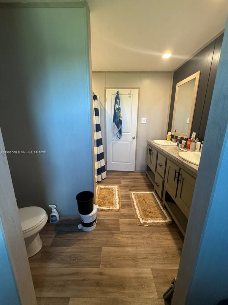 1250 Homestead Avenue Clewiston, FL 33440 - Photo 16 of 32 a bathroom with a sink toilet and shower