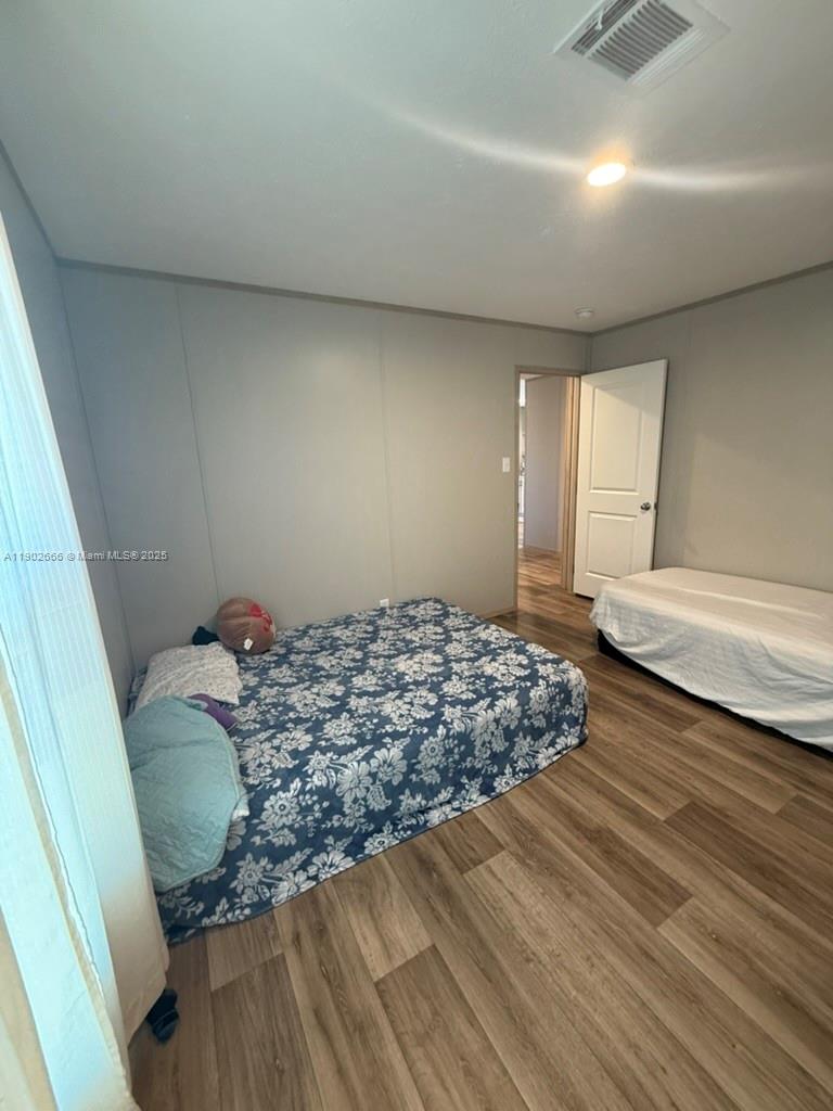 1250 Homestead Avenue Clewiston, FL 33440 - Photo 5 of 32 a bedroom with a bed and a window