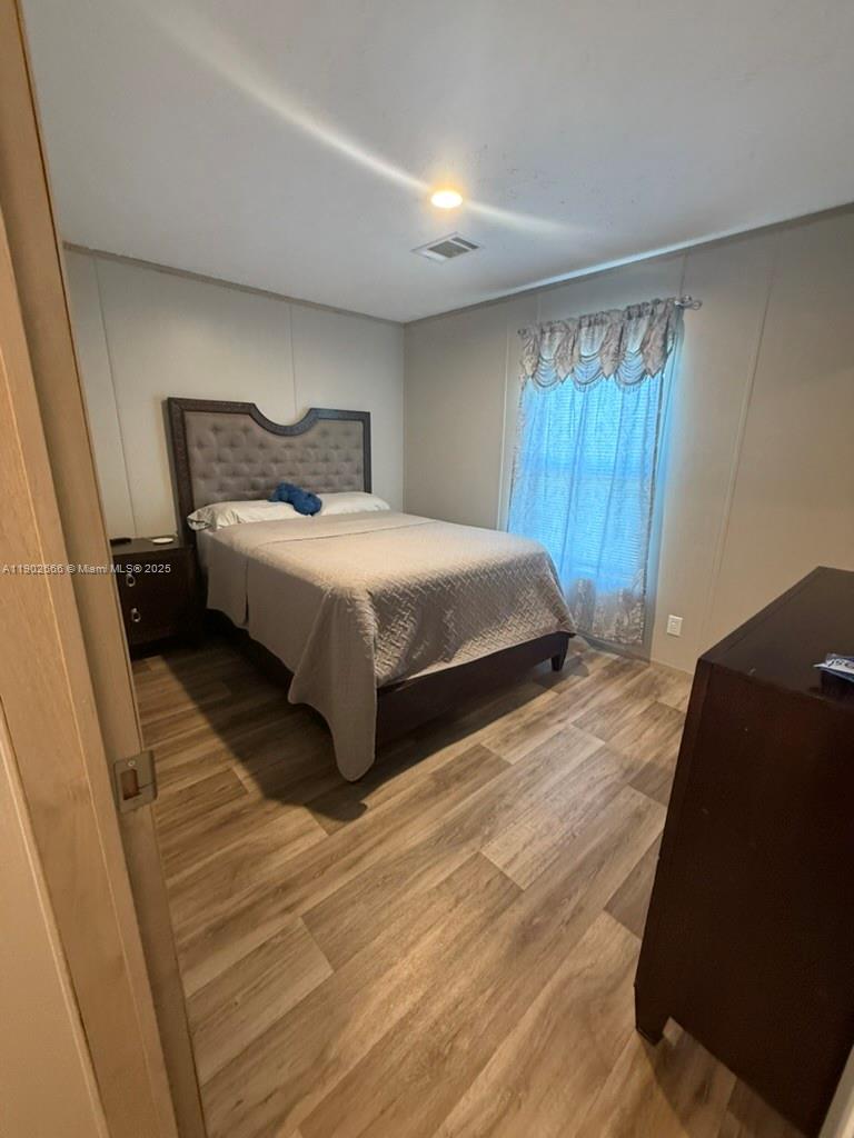 1250 Homestead Avenue Clewiston, FL 33440 - Photo 8 of 32 a bedroom with a bed and window