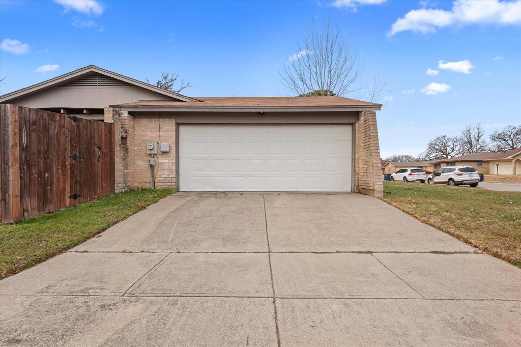 7636 Castillo Road Fort Worth, TX 76112 - Photo 27 of 28 a view of a garage of the house