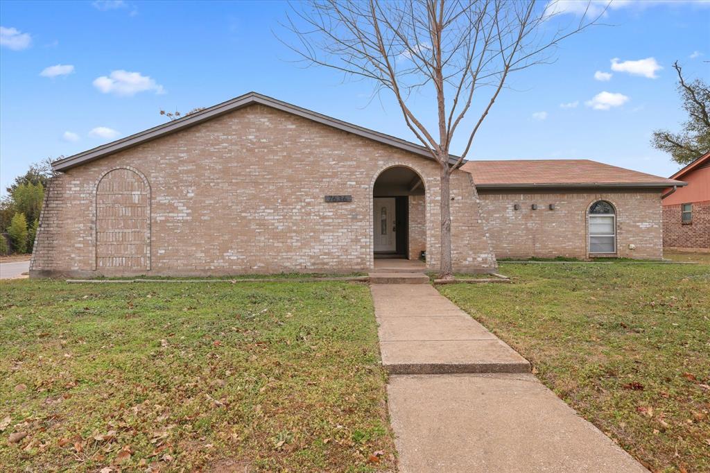 7636 Castillo Road Fort Worth, TX 76112 - Photo 28 of 28 a front view of a house with garden