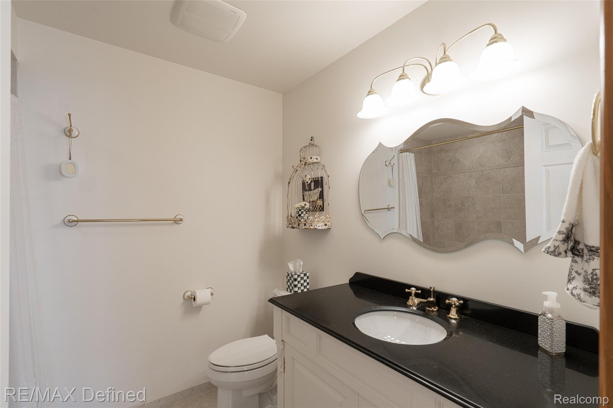 6553 Orion Road Rochester, MI 48306 - Photo 16 of 25 Fully Updated Main Bath
