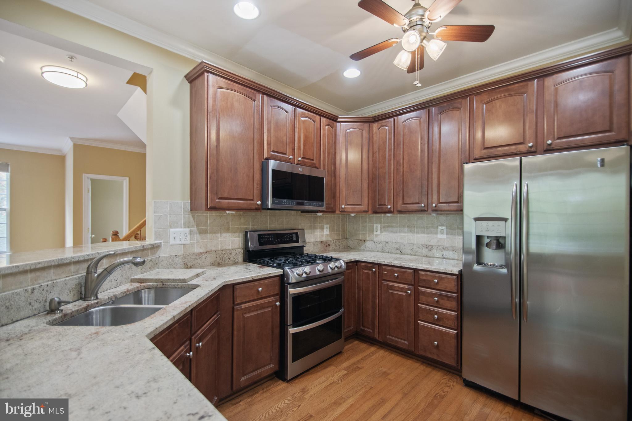 7171 WATER OAK -  GOURMET KITCHEN W/ OPEN CONCEPT