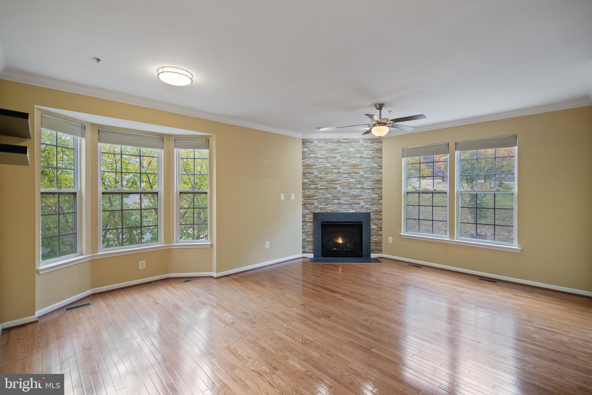 7171 Water Oak Road, Unit 175 Elkridge, MD 21075 - Photo 11 of 49 7171 WATER OAK - MASSIVE LIVING ROOM W/ HARDWOODS