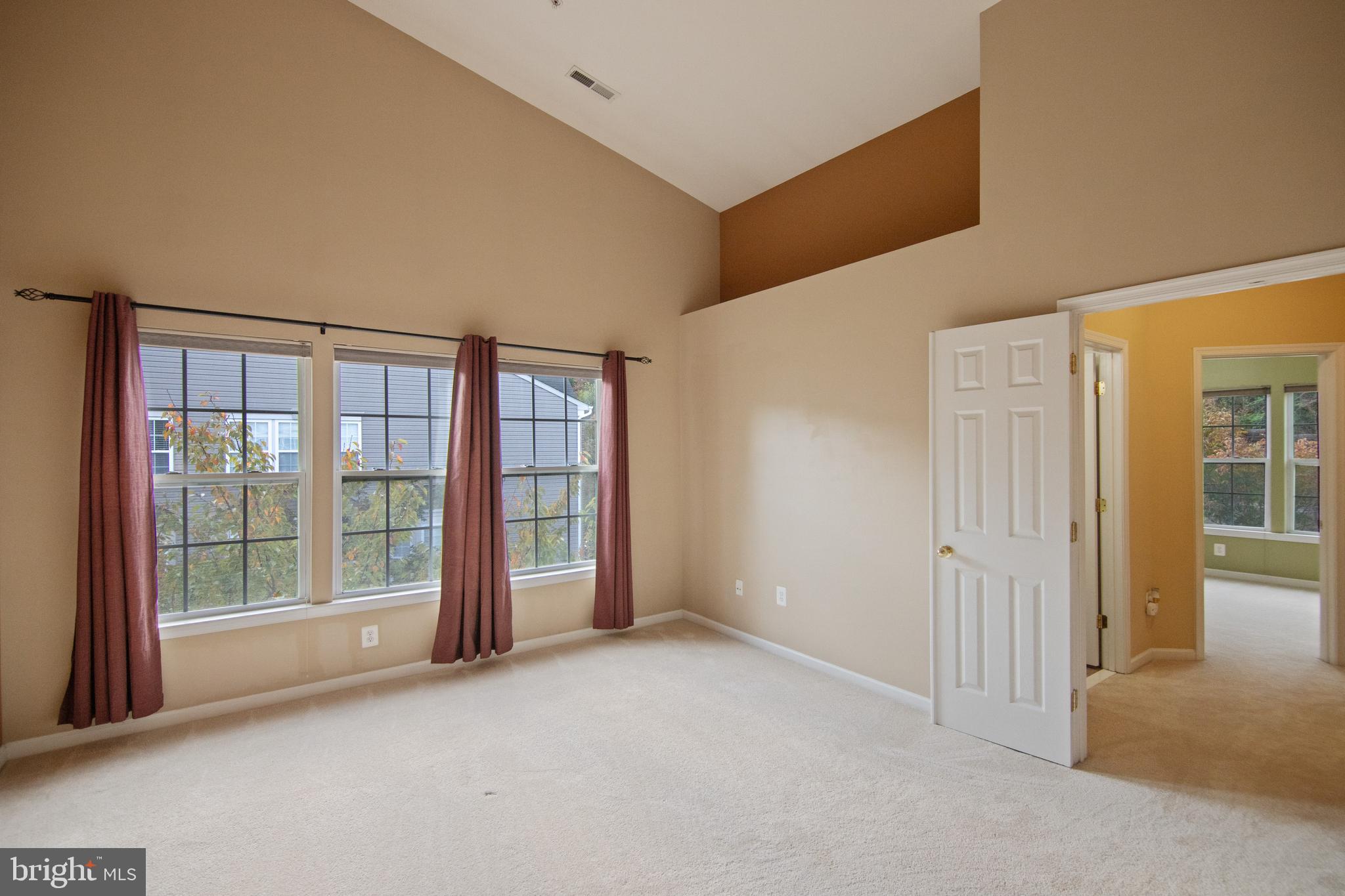 7171 Water Oak Road, Unit 175 Elkridge, MD 21075 - Photo 19 of 49 7171 WATER OAK - OWNER'S SUITE W/ HUGE WINDOWS
