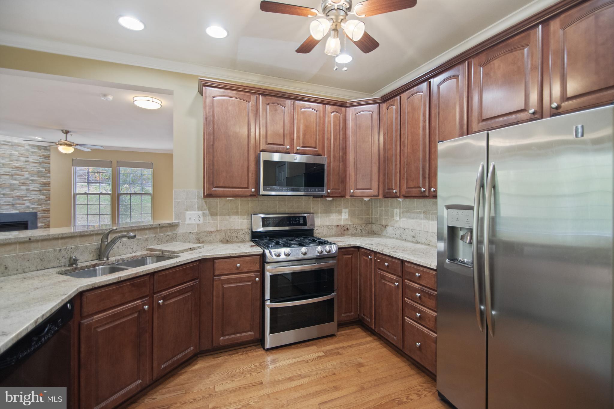 7171 WATER OAK - KITCHEN W/ UPDATED SS APPLIANCES