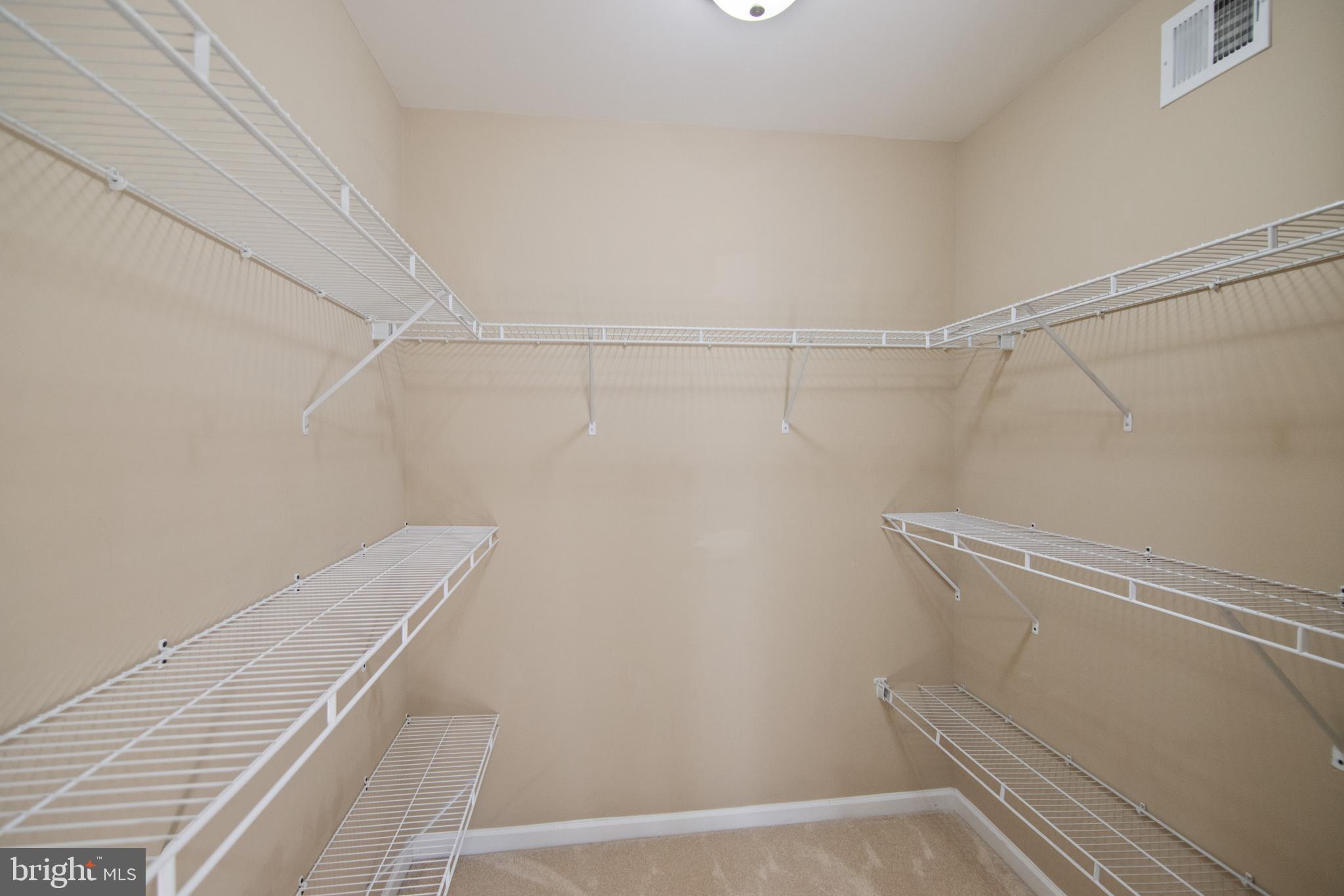 7171 Water Oak Road, Unit 175 Elkridge, MD 21075 - Photo 21 of 49 7171 WATER OAK - OWNER'S SUITE W/ WALK IN CLOSET